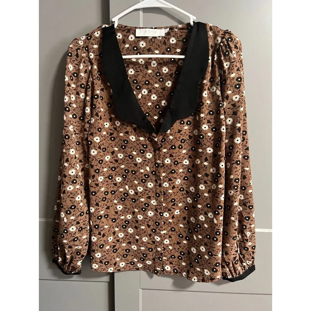 NWOT ASTR The Label Lula Collar Top Puff Long Sleeve Floral Print Blouse Medium